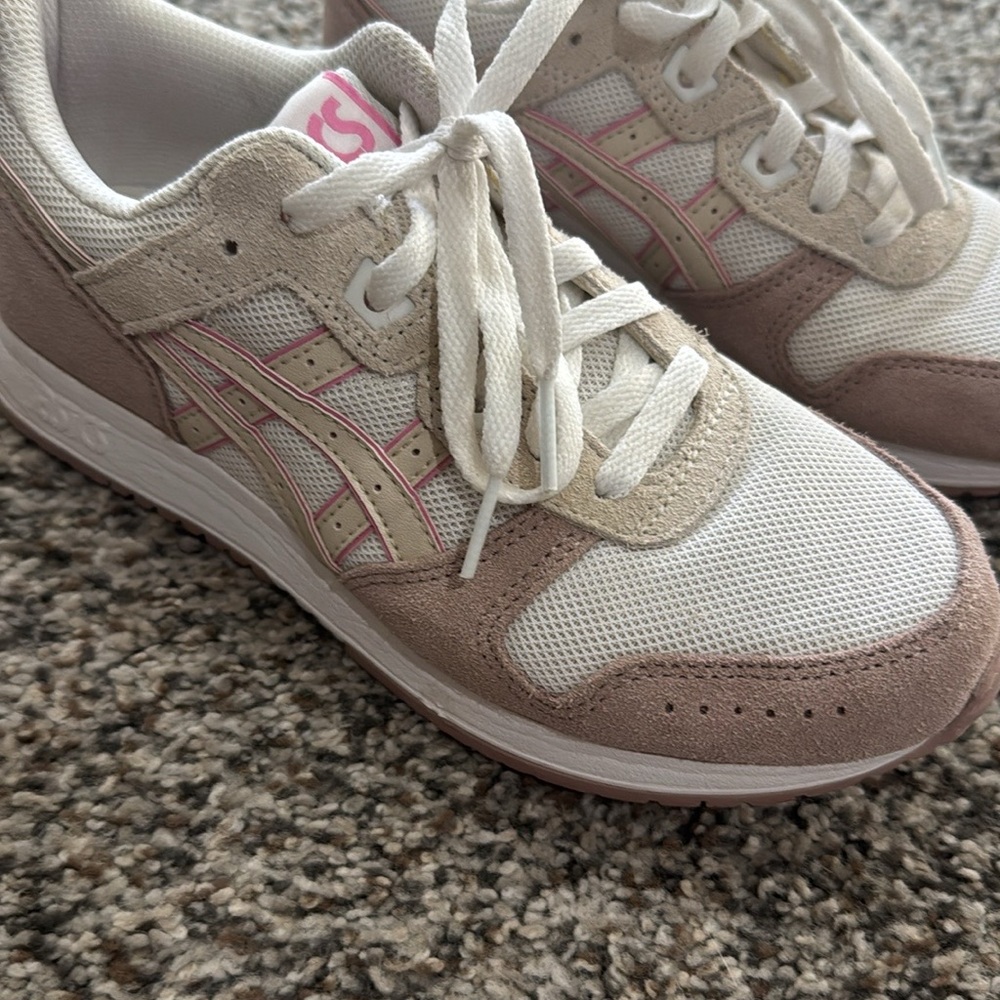 Asics women’s Lyte Classic shoes, 6.5